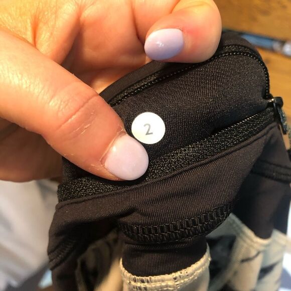 Lululemon crops - Picture 5 of 7